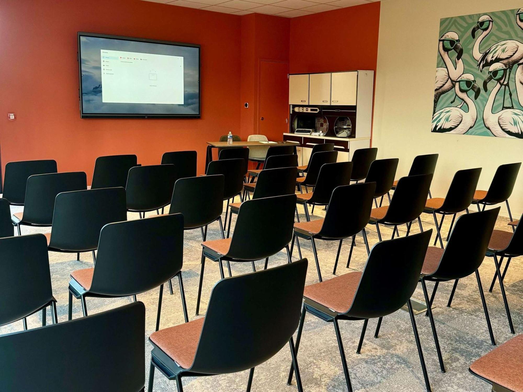 Aparthotel Adagio Access Porte De Camargue Saint-Martin-de-Crau Εξωτερικό φωτογραφία