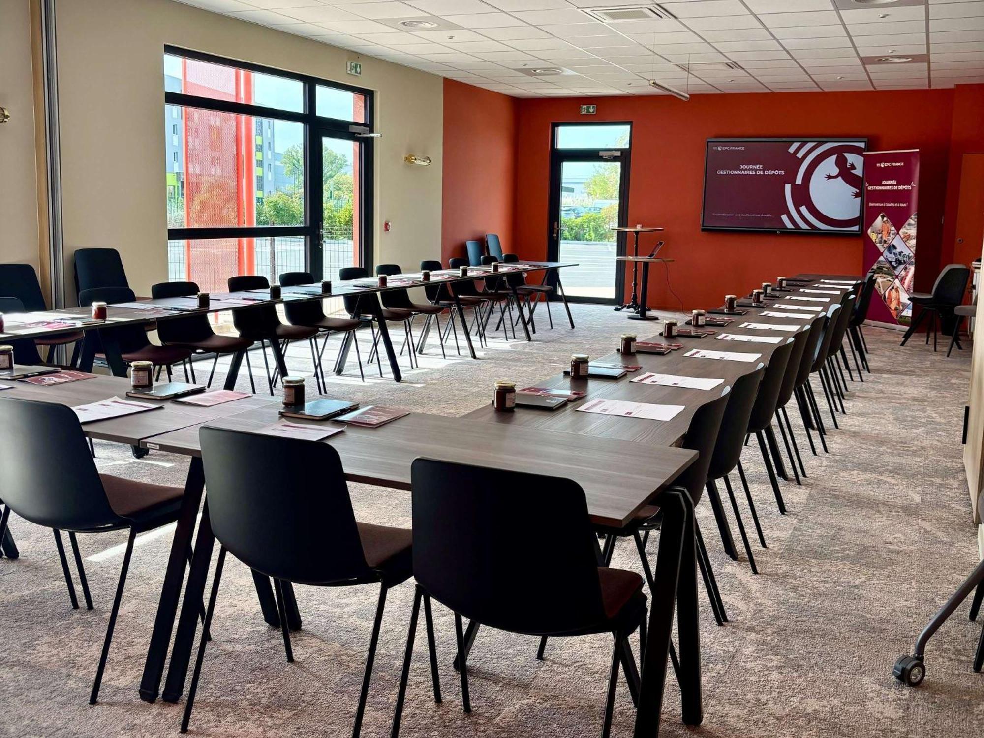 Aparthotel Adagio Access Porte De Camargue Saint-Martin-de-Crau Εξωτερικό φωτογραφία