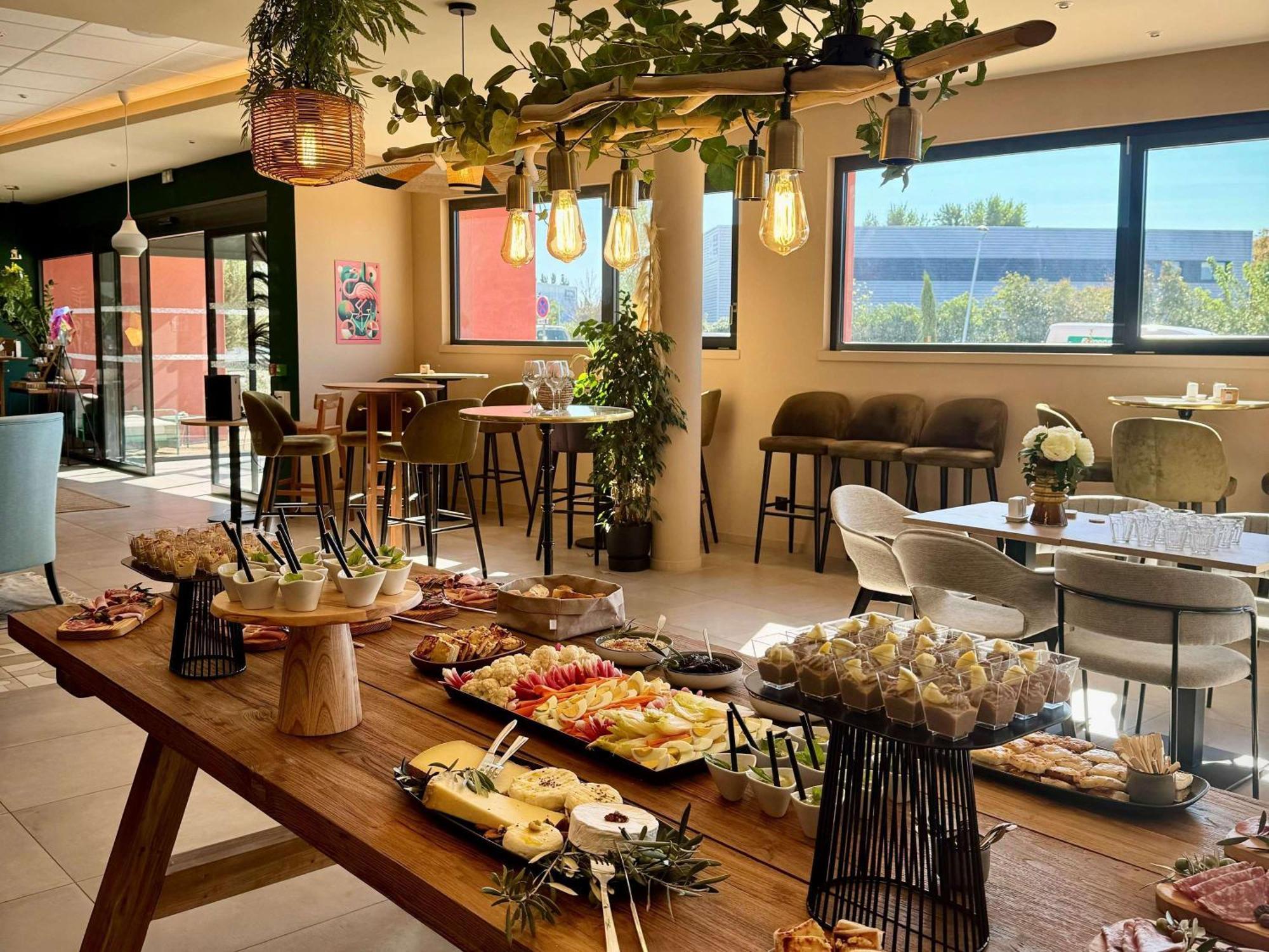 Aparthotel Adagio Access Porte De Camargue Saint-Martin-de-Crau Εξωτερικό φωτογραφία